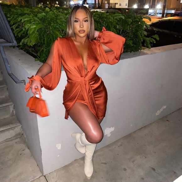 Orange satin dress - Picture 4 of 4